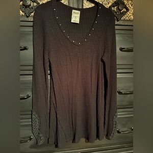 VOCAL  Long Sleeve Waffle Top with Studded V-Neck